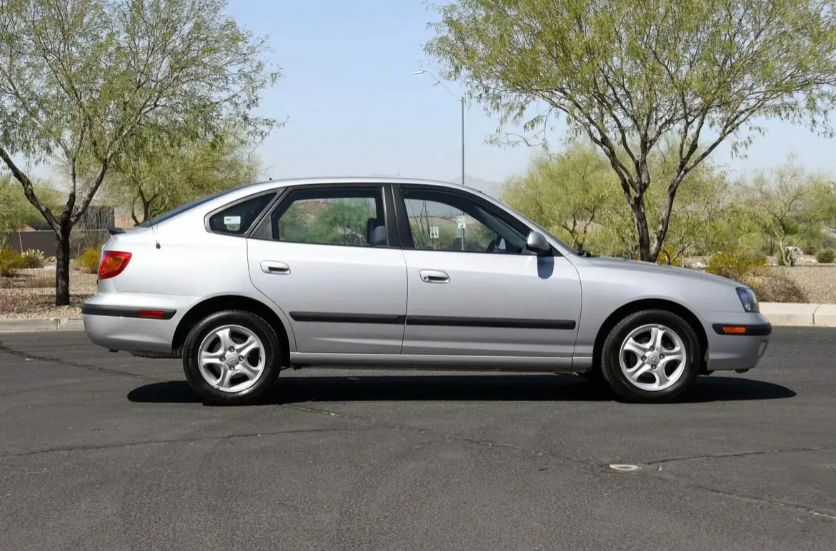 2003 Hyundai Elantra GT — photo 2