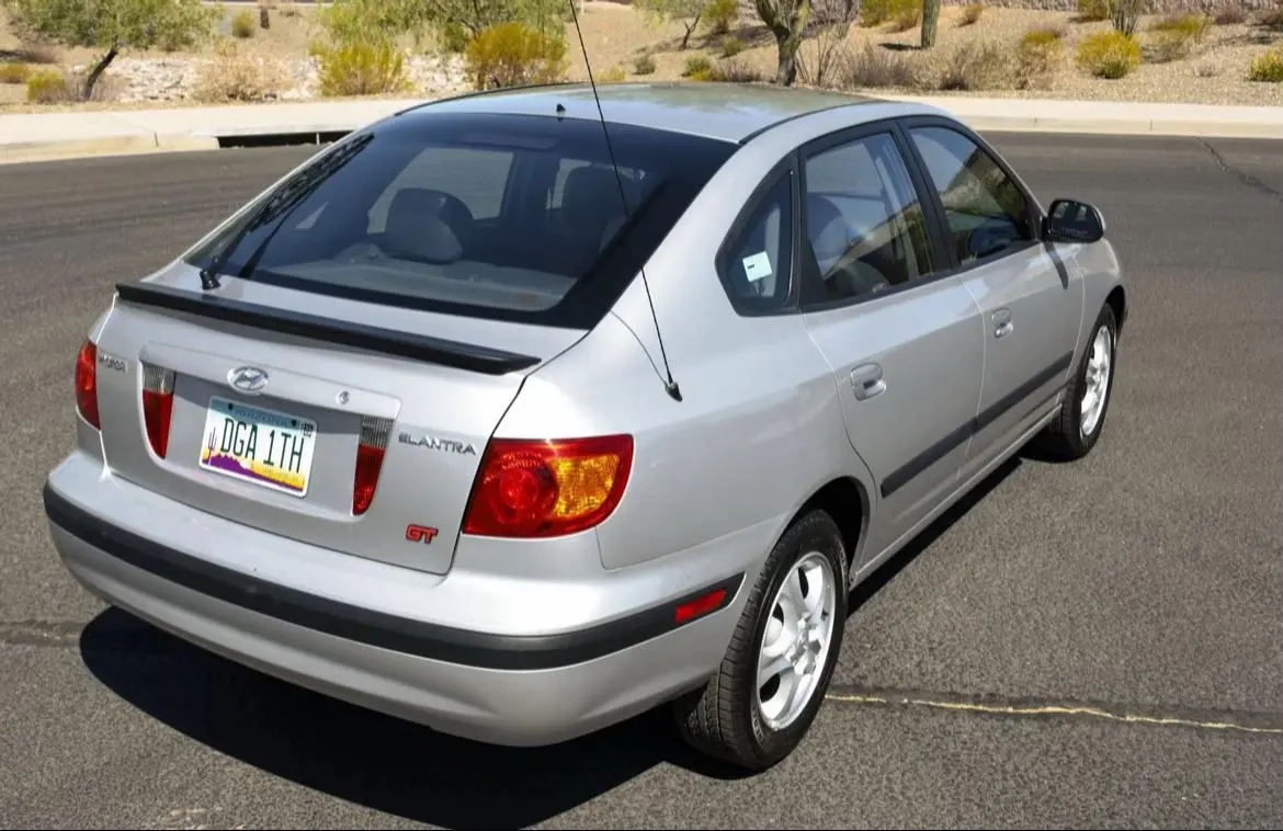 2003 Hyundai Elantra GT — photo 4