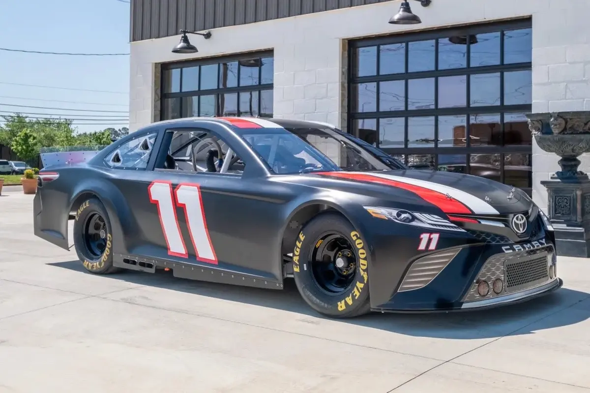 Toyota Camry NASCAR Race Car — photo 2