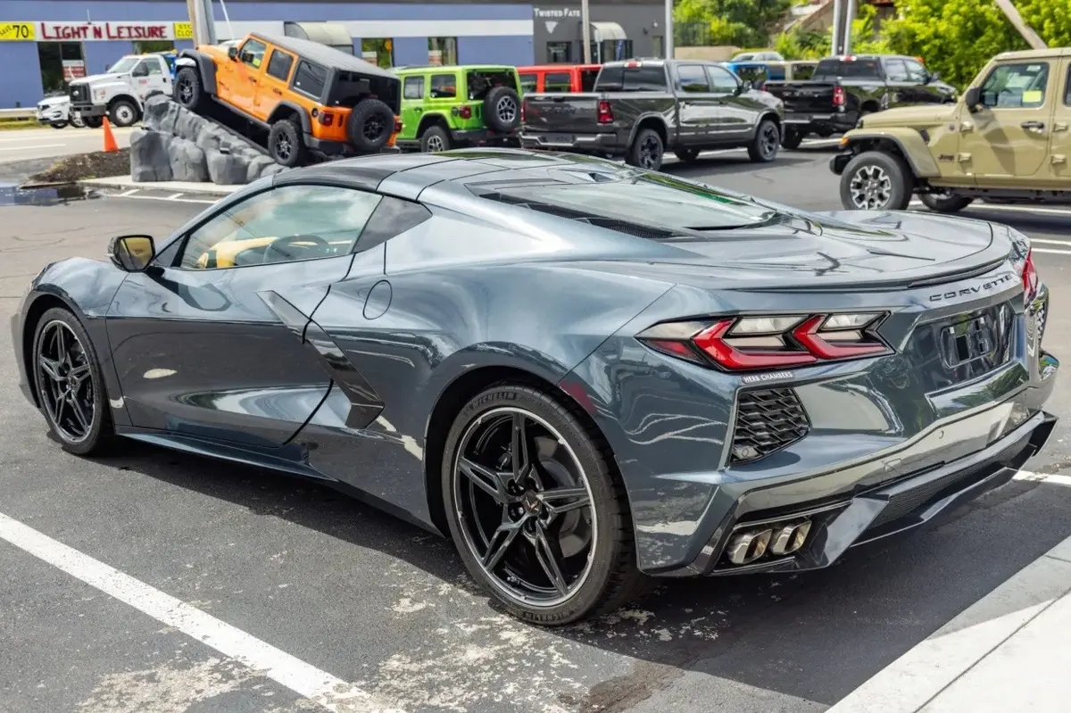 2020 Chevrolet Corvette Stingray Coupe 3LT — photo 2