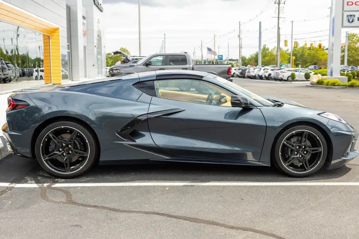 2020 Chevrolet Corvette Stingray Coupe 3LT — photo 3