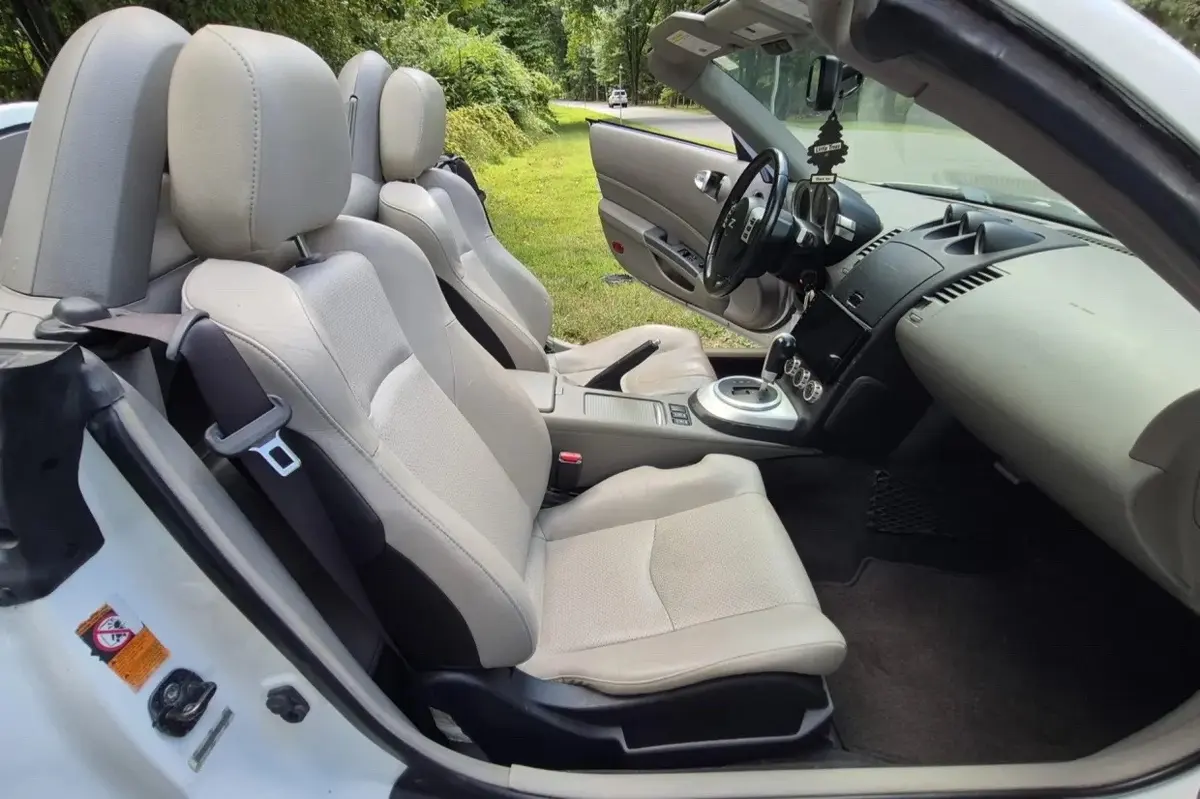 2008 Nissan 350Z Roadster Touring — photo 2