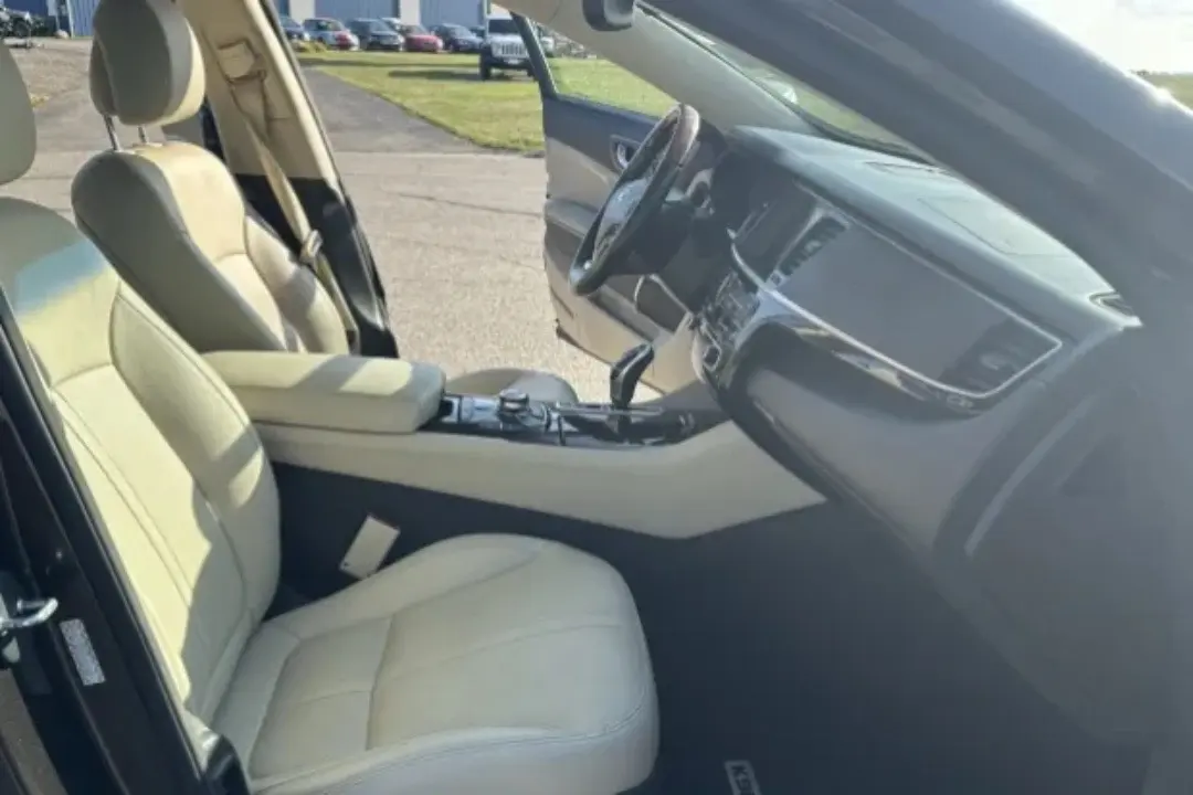 2015 Kia K900 Luxury — photo 4