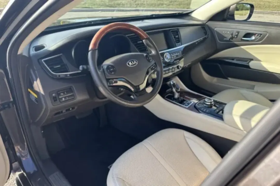 2015 Kia K900 Luxury — photo 5