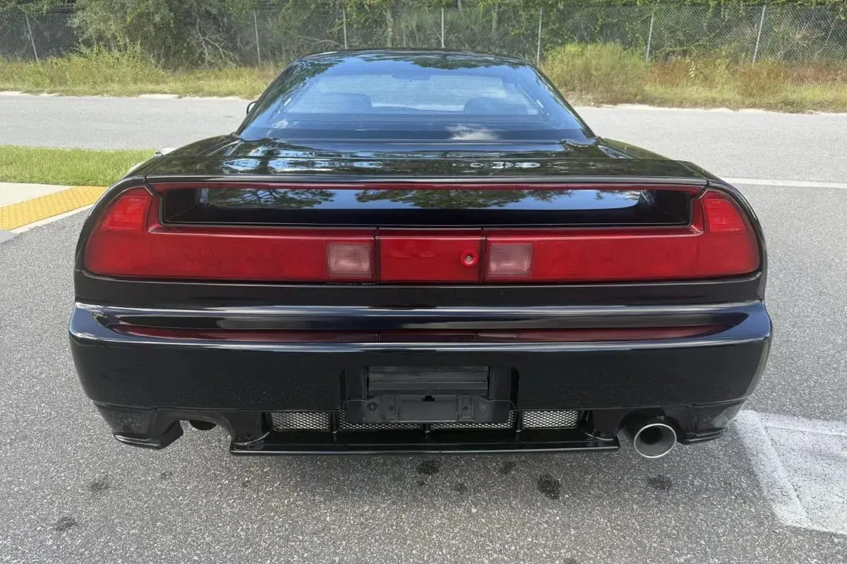 Acura NSX — Turbocharged 3.0L VTEC — photo 3