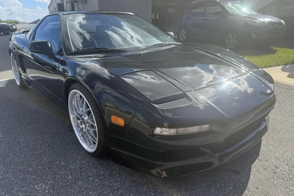 Acura NSX — Turbocharged 3.0L VTEC — photo 4