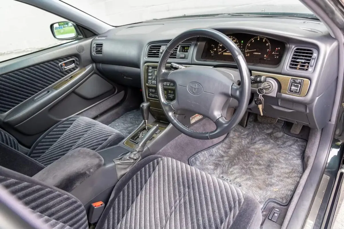 Toyota Chaser Tourer V — Unmodified JDM — photo 5