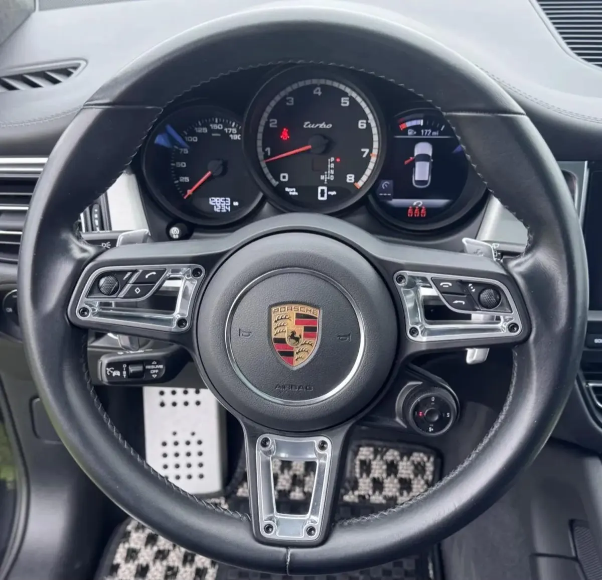 2021 Porsche Macan Turbo is — photo 5