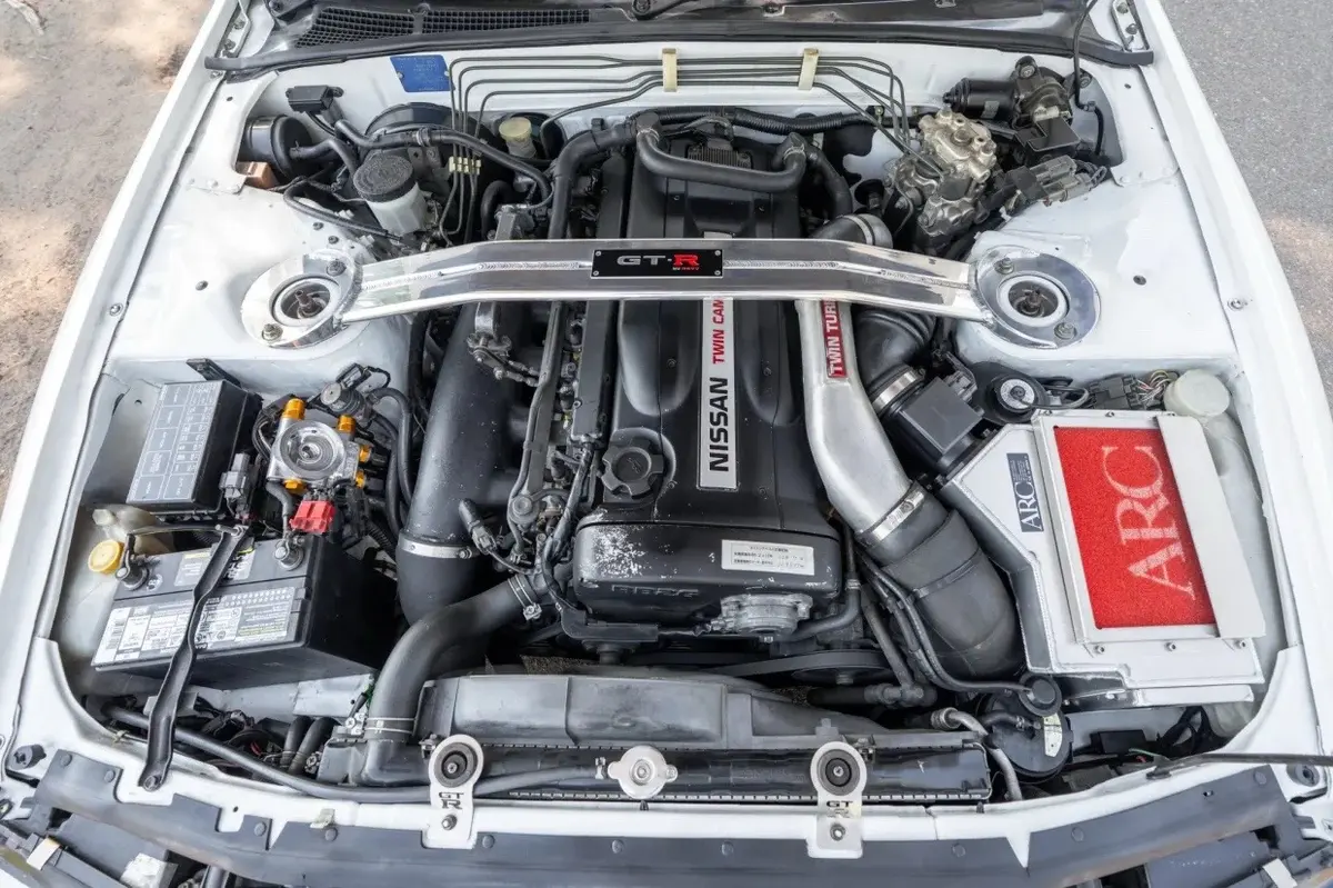 1994 Nissan Skyline GT-R (R32) β Crystal White β photo 6