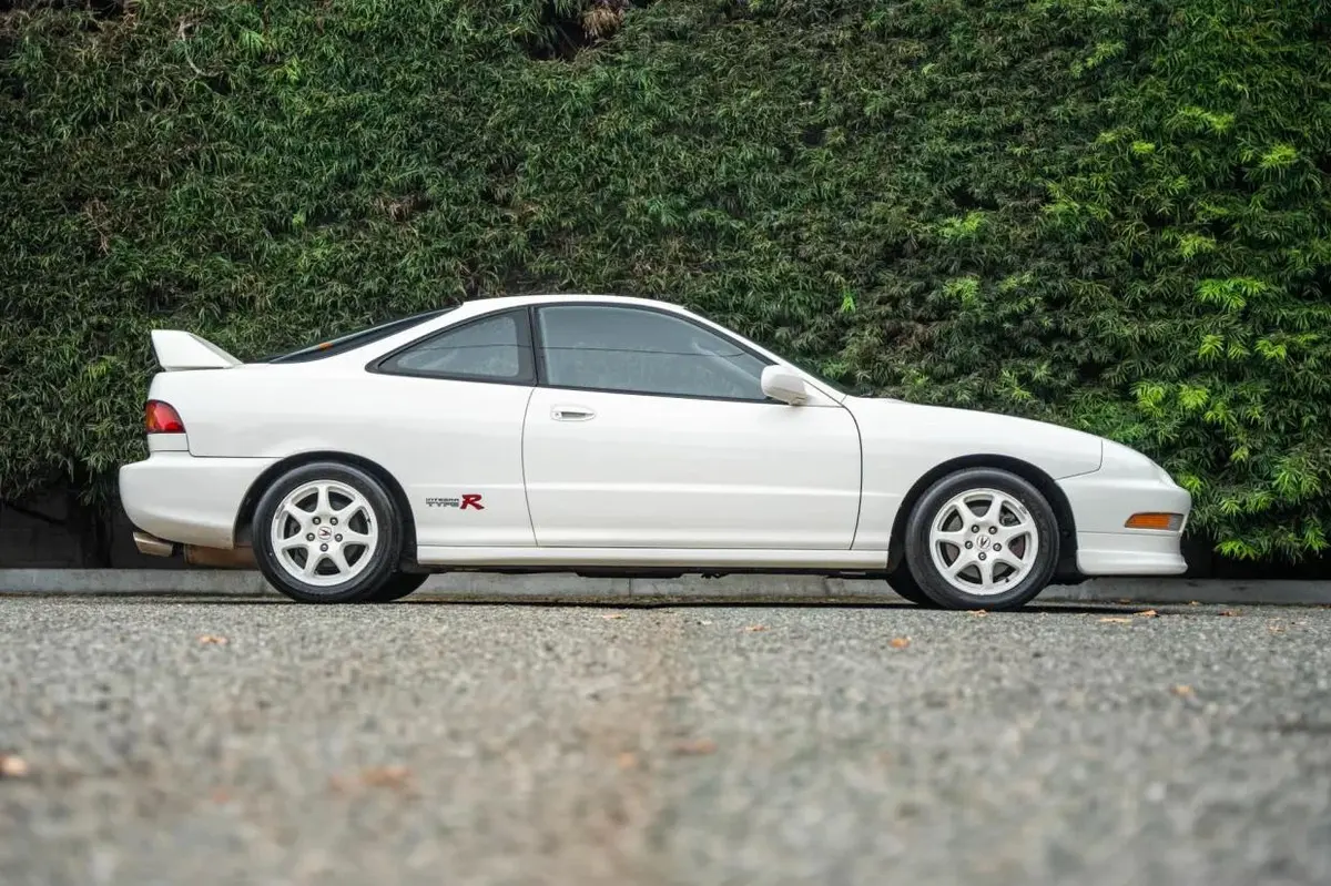 1997 Acura Integra Type R — #135/320 USDM — photo 3