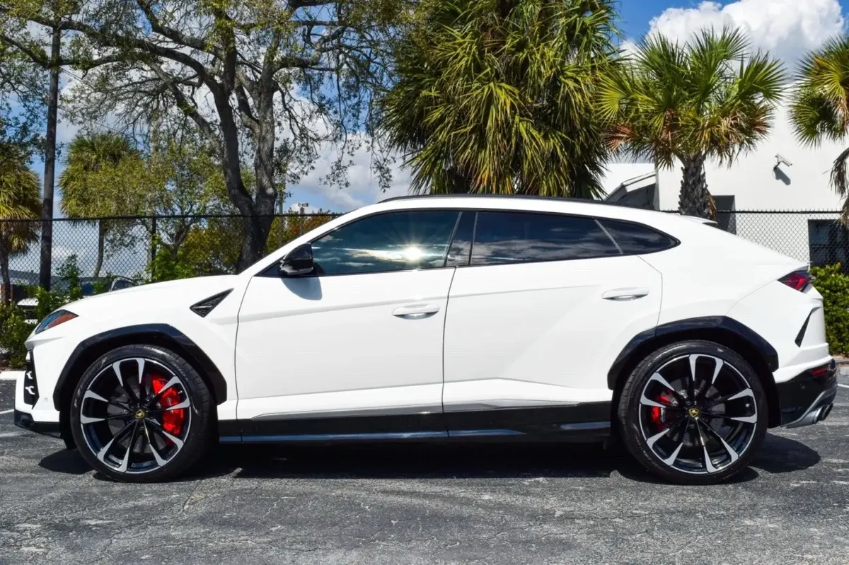 2019 Lamborghini Urus finished in White — photo 3