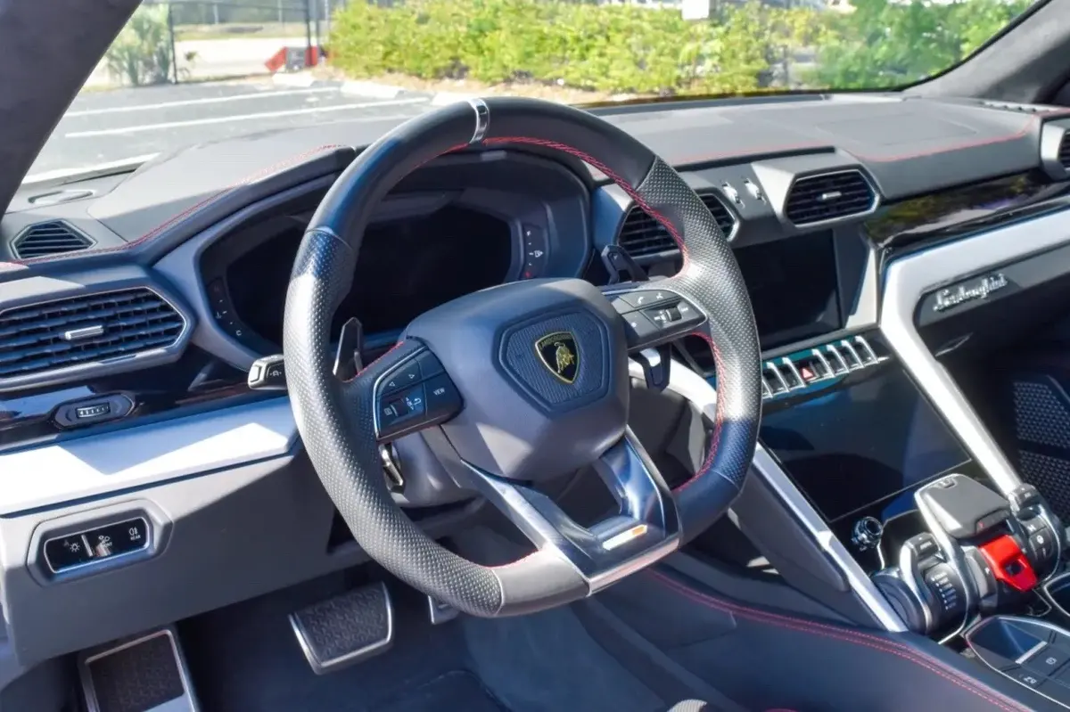 2019 Lamborghini Urus finished in White — photo 5