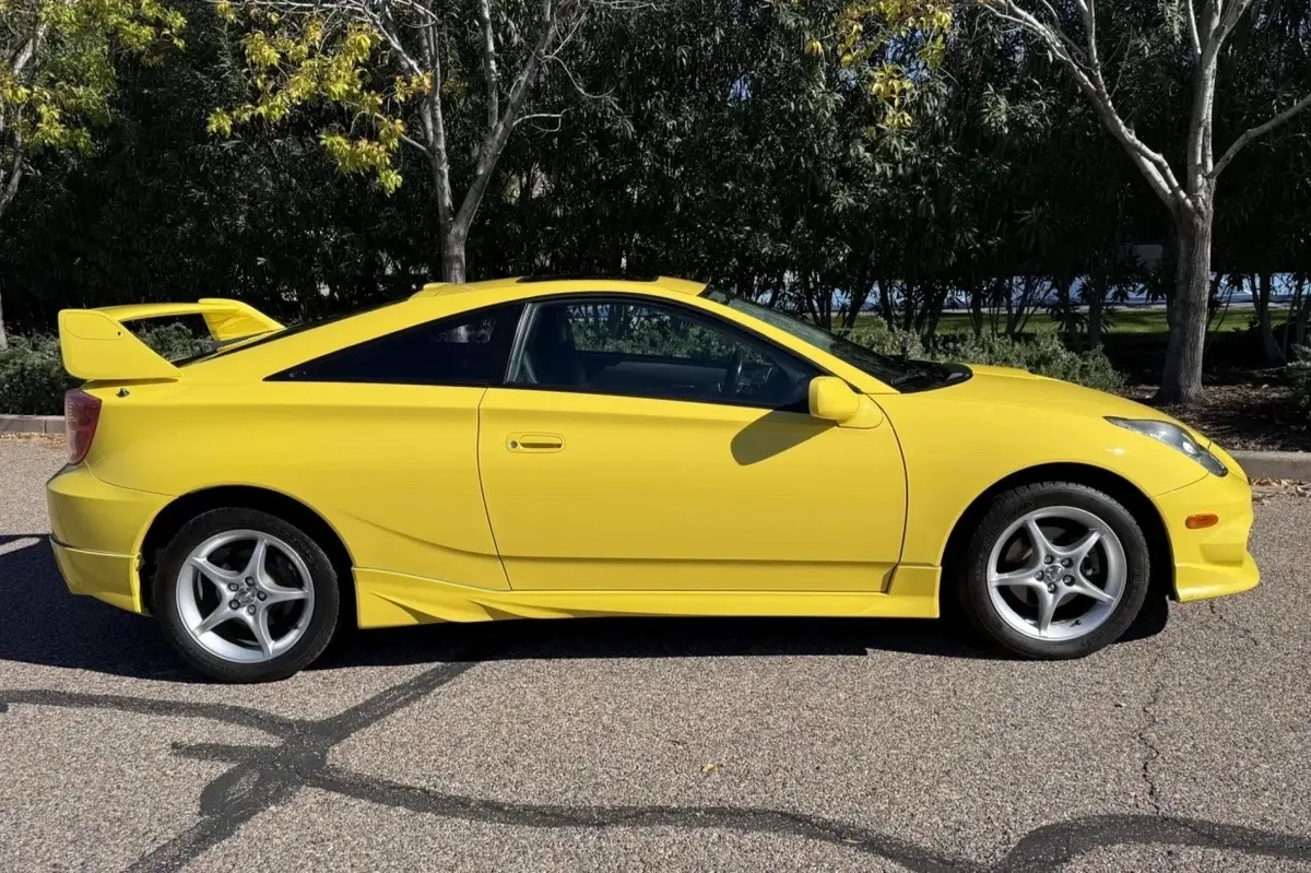 2003 Toyota Celica GT-S — Solar Yellow — photo 4
