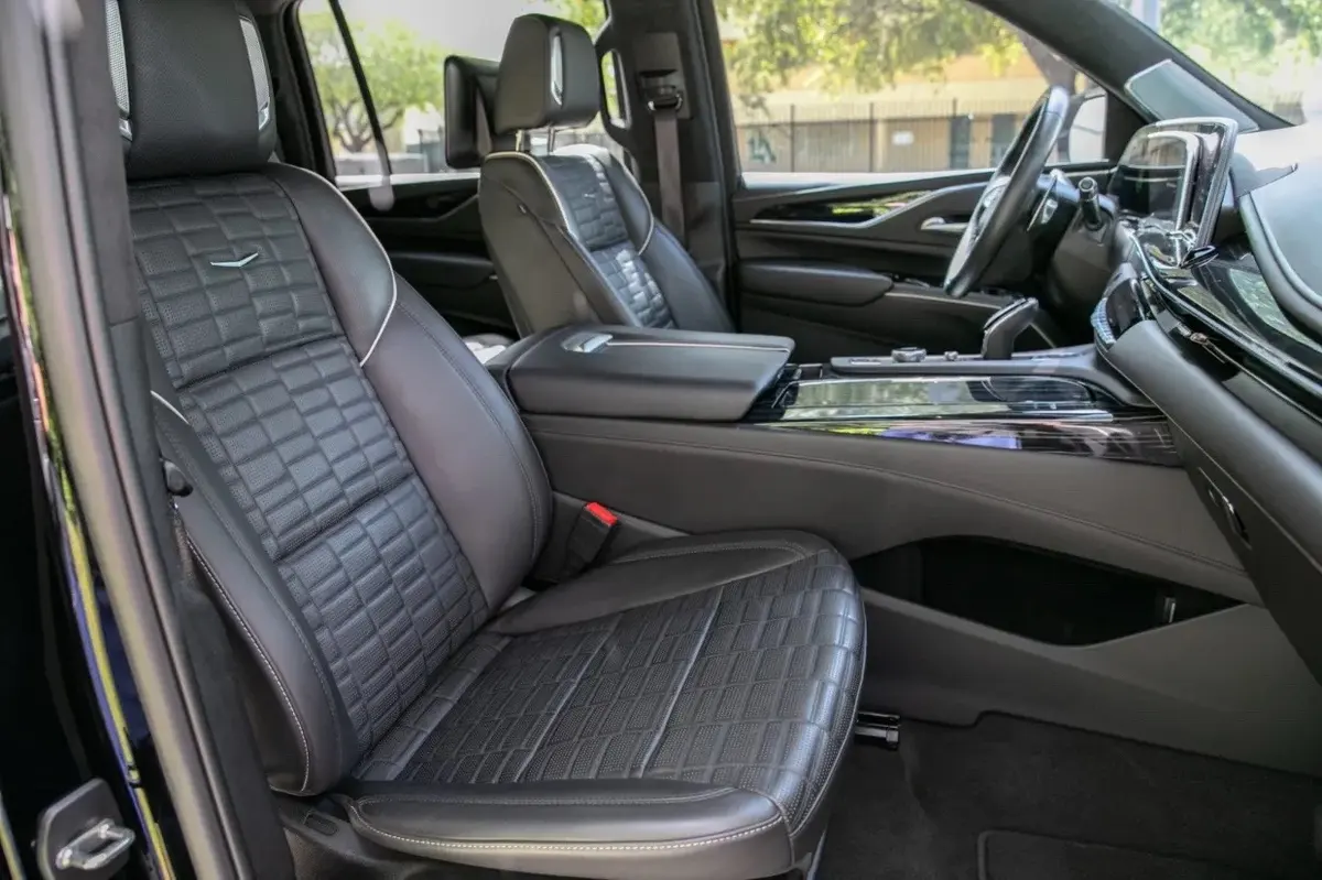 2023 Cadillac Escalade V ESV — 11k Miles — photo 4