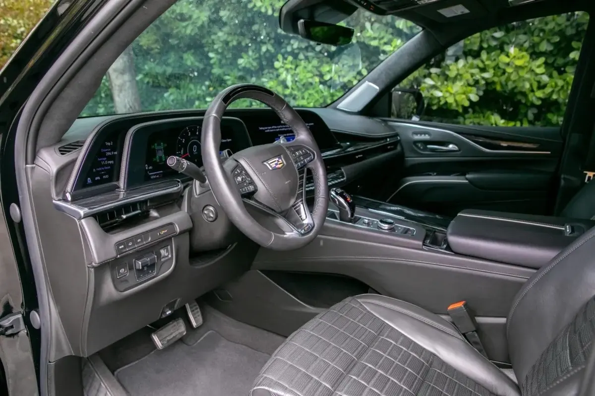 2023 Cadillac Escalade V ESV — 11k Miles — photo 5