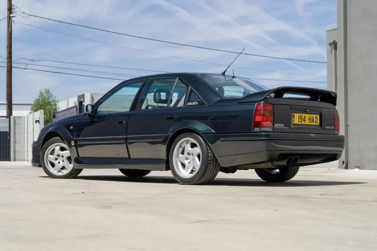 1992 Lotus Carlton — photo 2