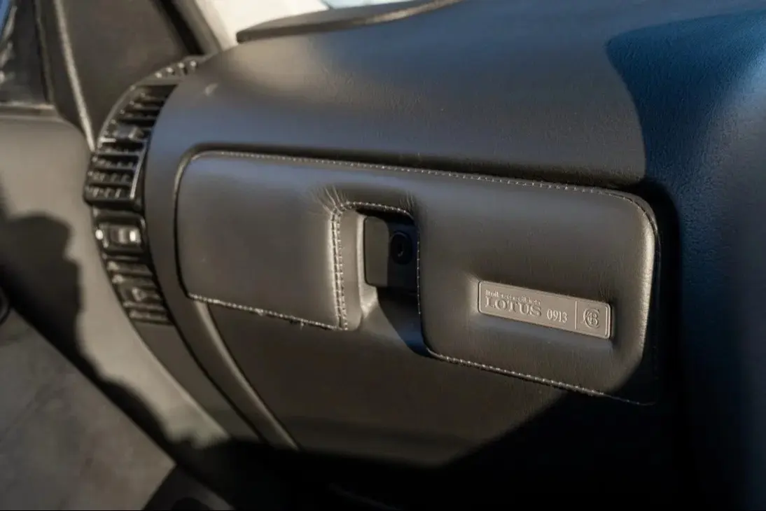 1992 Lotus Carlton — photo 6