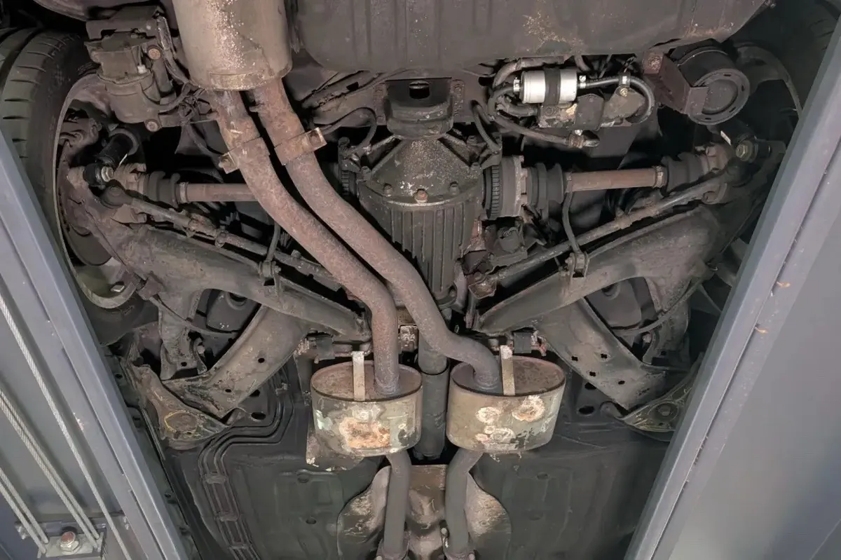 1992 Lotus Carlton — photo 9