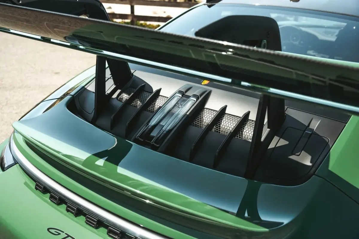 2024 Porsche 911 GT3 RS Weissach — PTS Auratium Green — photo 7