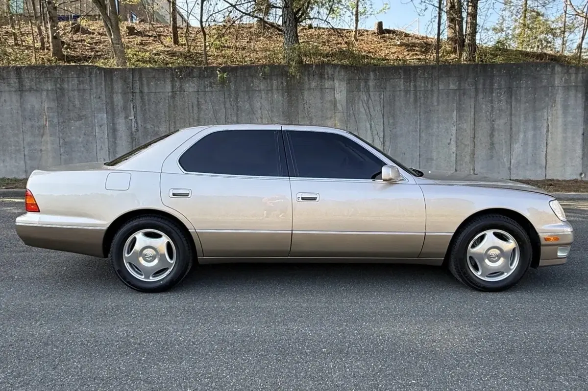 1998 Lexus LS400 — Cashmere Beige — photo 3