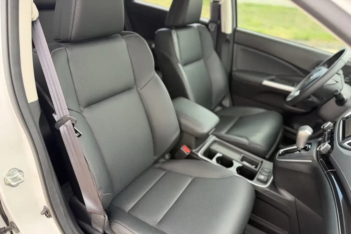 2016 Honda CR-V Touring — 8k Miles — photo 4