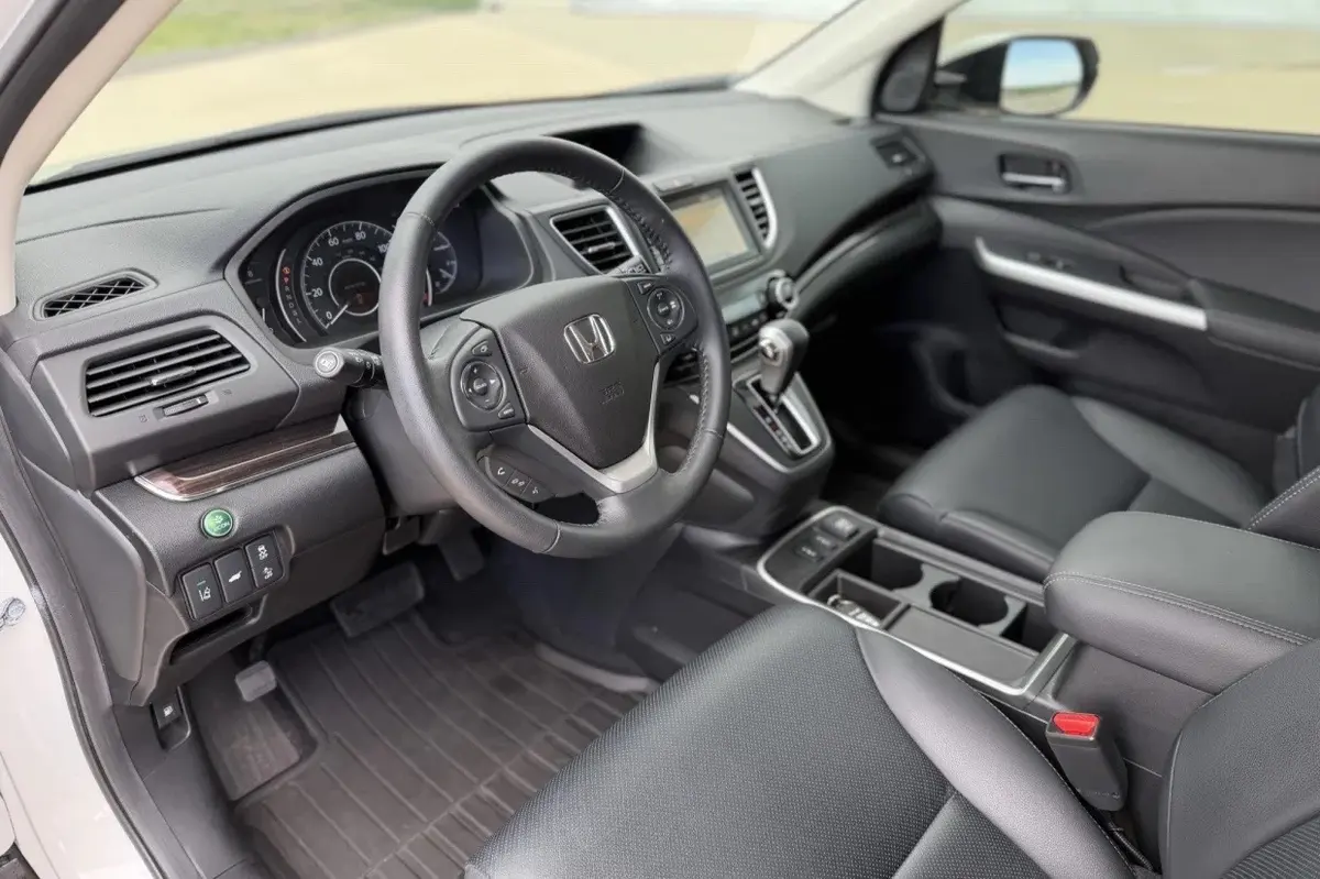 2016 Honda CR-V Touring — 8k Miles — photo 5