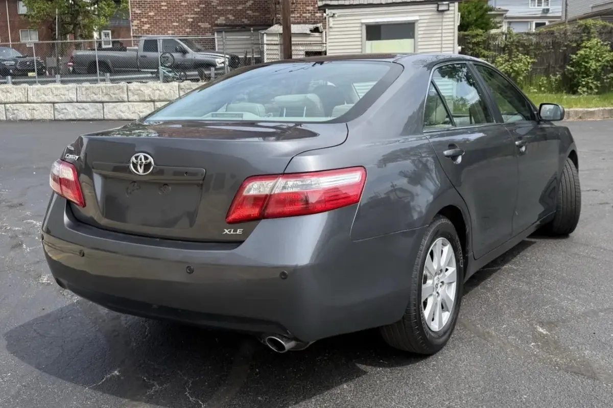 2007 Toyota Camry XLE — 34k Miles — photo 2