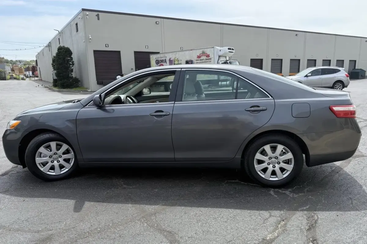 2007 Toyota Camry XLE — 34k Miles — photo 3