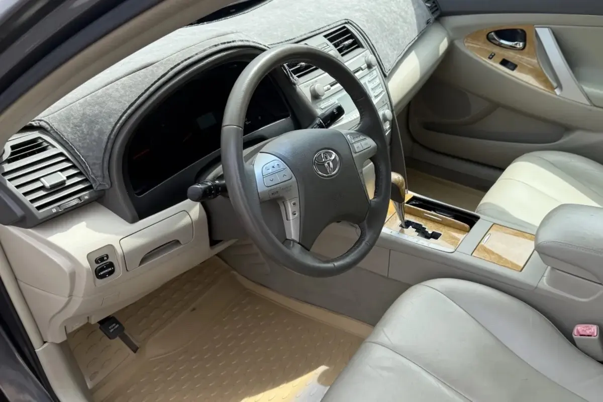 2007 Toyota Camry XLE — 34k Miles — photo 5