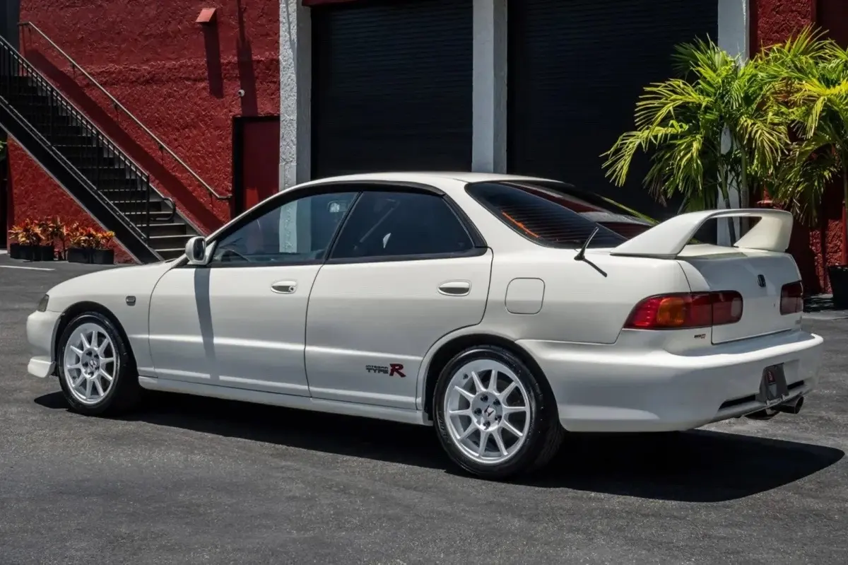1999 Honda Integra Type R Sedan — photo 2