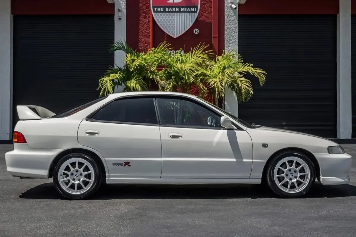 1999 Honda Integra Type R Sedan — photo 3