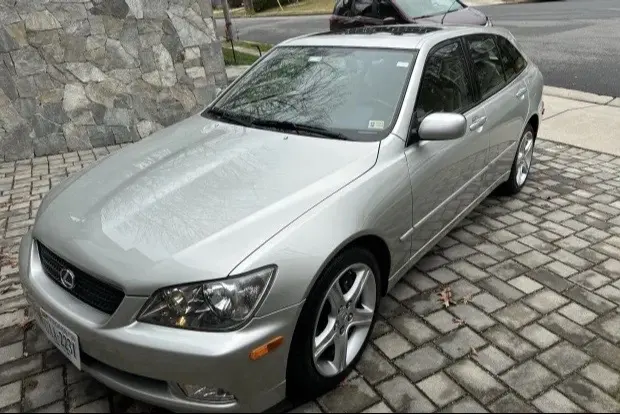 Lexus IS300 SportCross — 33k Miles — photo 3