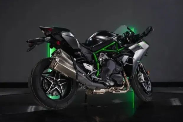 2025 Kawasaki Ninja H2 Carbon — 2 Miles — photo 2