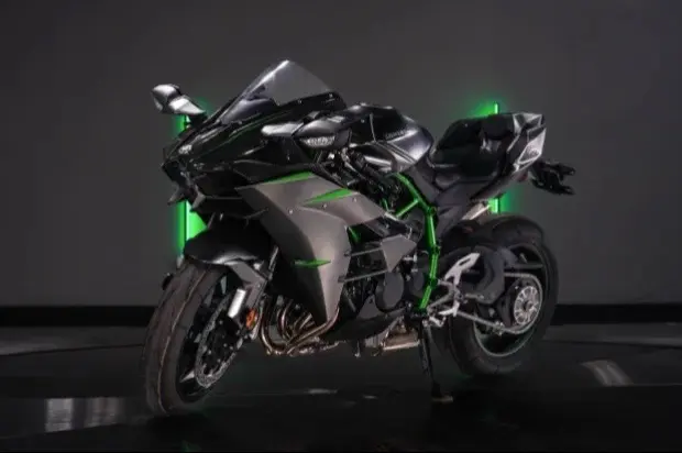 2025 Kawasaki Ninja H2 Carbon — 2 Miles — photo 3
