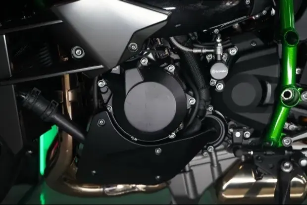 2025 Kawasaki Ninja H2 Carbon — 2 Miles — photo 5