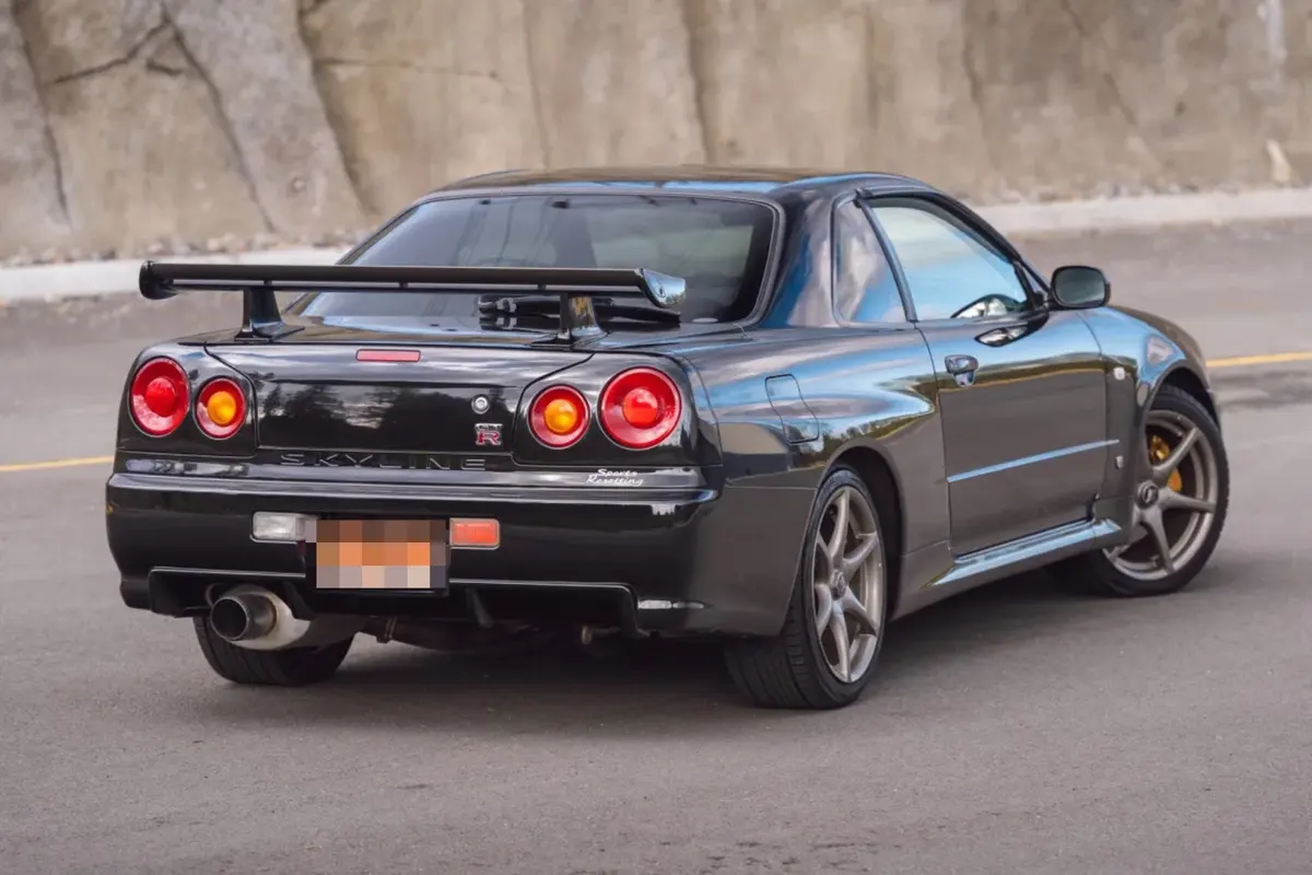 2000 Nissan Skyline GT-R R34 — Black Pearl — photo 2