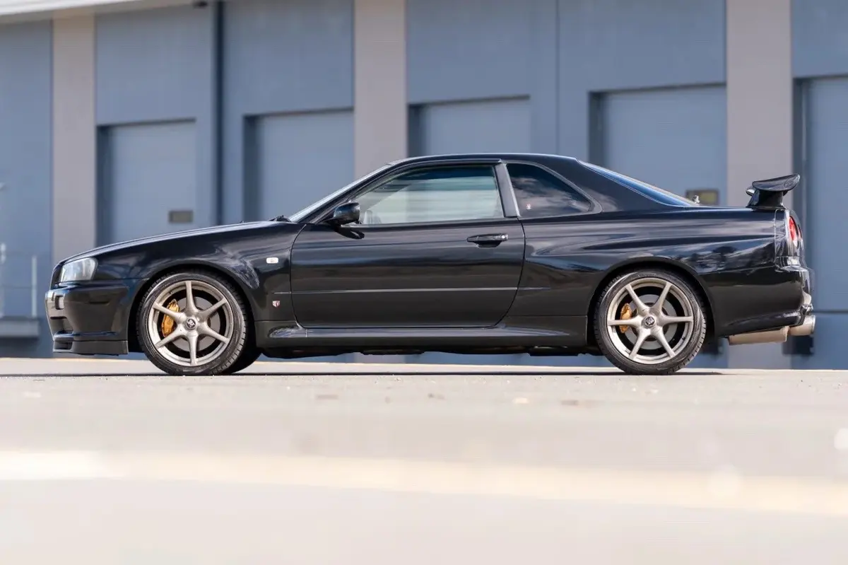 2000 Nissan Skyline GT-R R34 — Black Pearl — photo 3