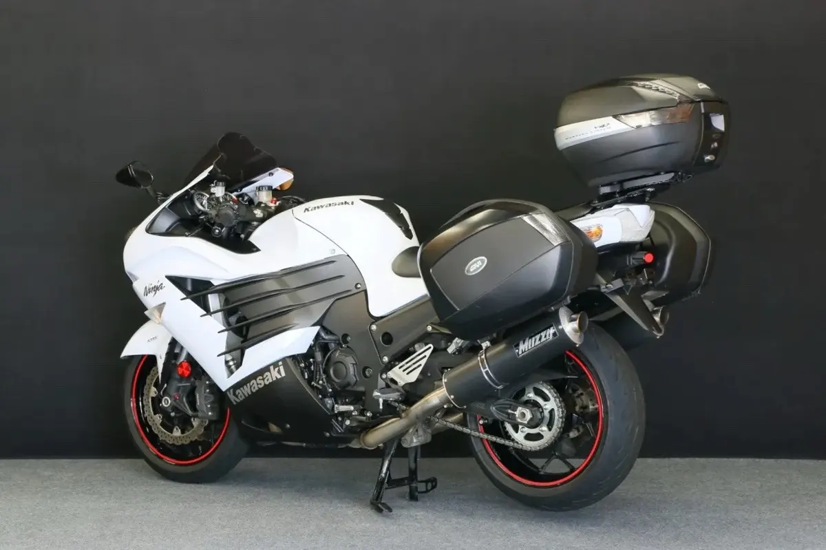 2013 Kawasaki ZX-14R Ninja — photo 2