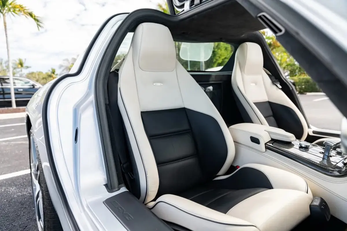 2011 Mercedes-Benz SLS AMG Gullwing — photo 3