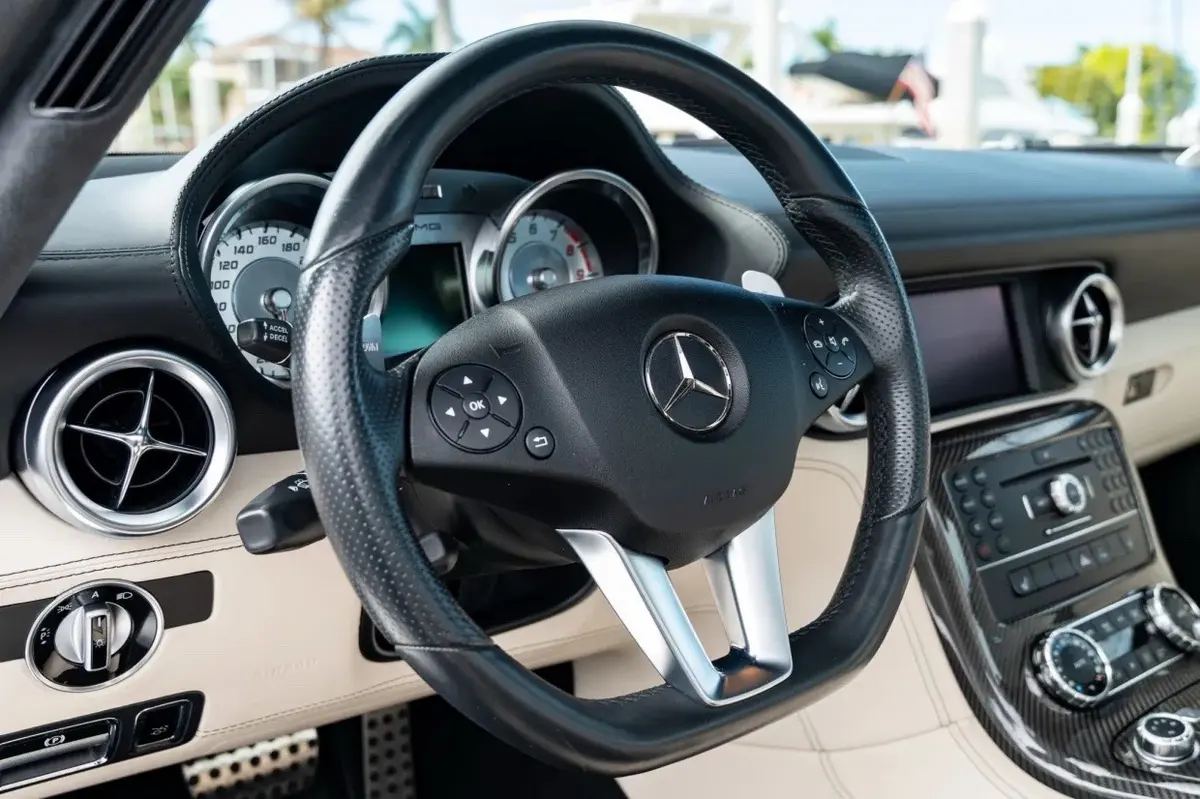 2011 Mercedes-Benz SLS AMG Gullwing — photo 4