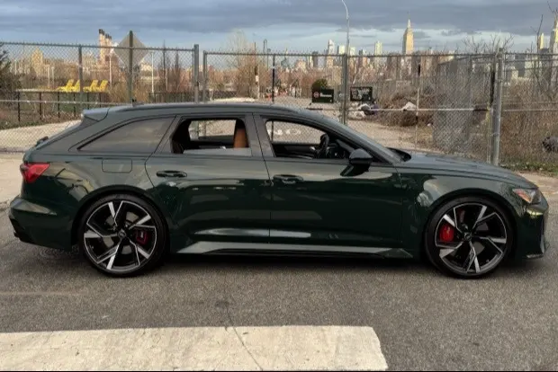 2023 Audi RS6 Avant — Goodwood Green — photo 3