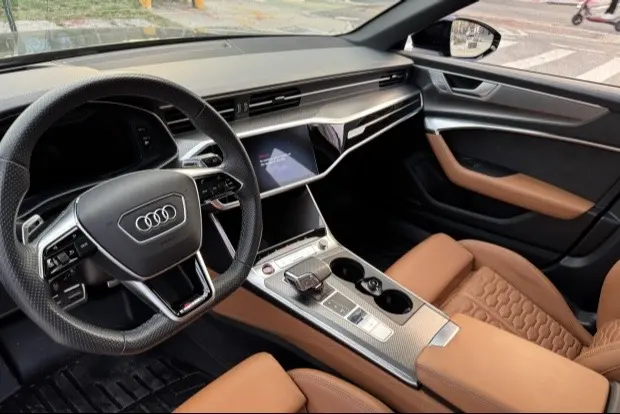 2023 Audi RS6 Avant — Goodwood Green — photo 5