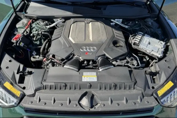 2023 Audi RS6 Avant — Goodwood Green — photo 6