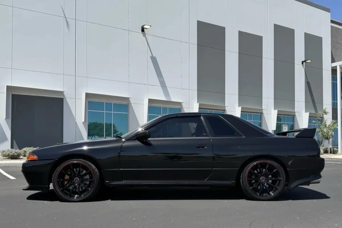 1991 Nissan Skyline GT-R (R32) — photo 3