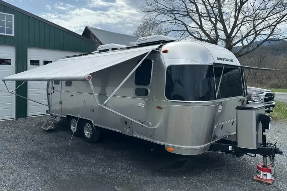2023 Airstream Flying Cloud 25FB — photo 2