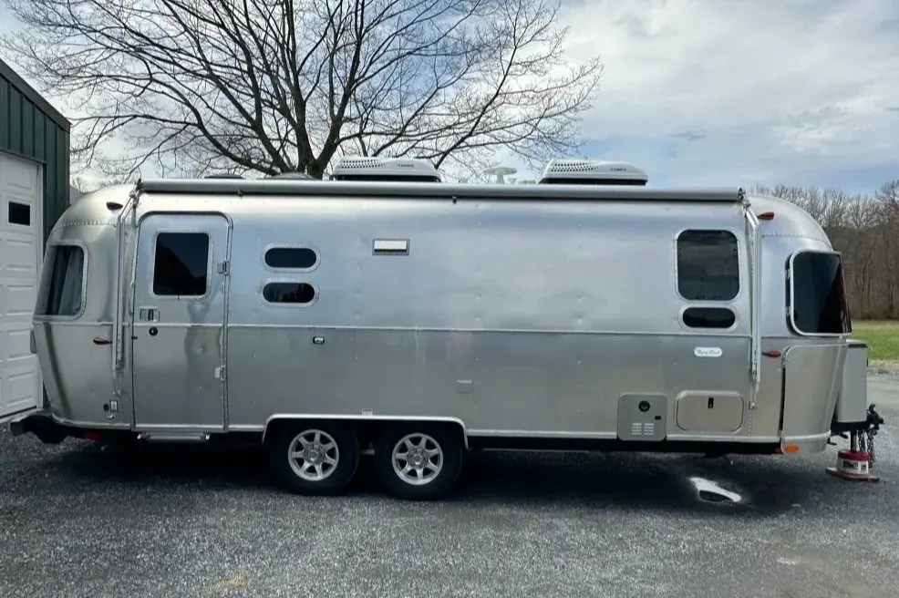 2023 Airstream Flying Cloud 25FB — photo 3