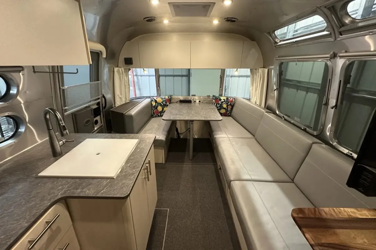 2023 Airstream Flying Cloud 25FB — photo 4