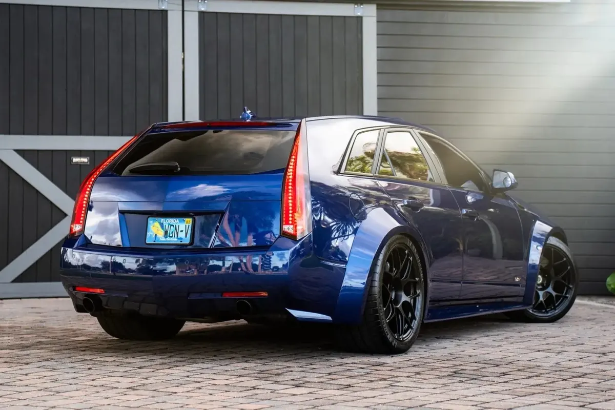 2012 Cadillac CTS-V Wagon Widebody 19k — photo 2