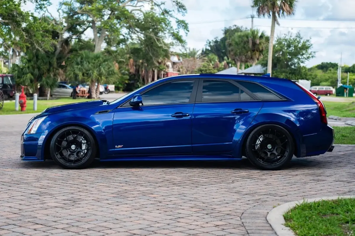 2012 Cadillac CTS-V Wagon Widebody 19k — photo 3