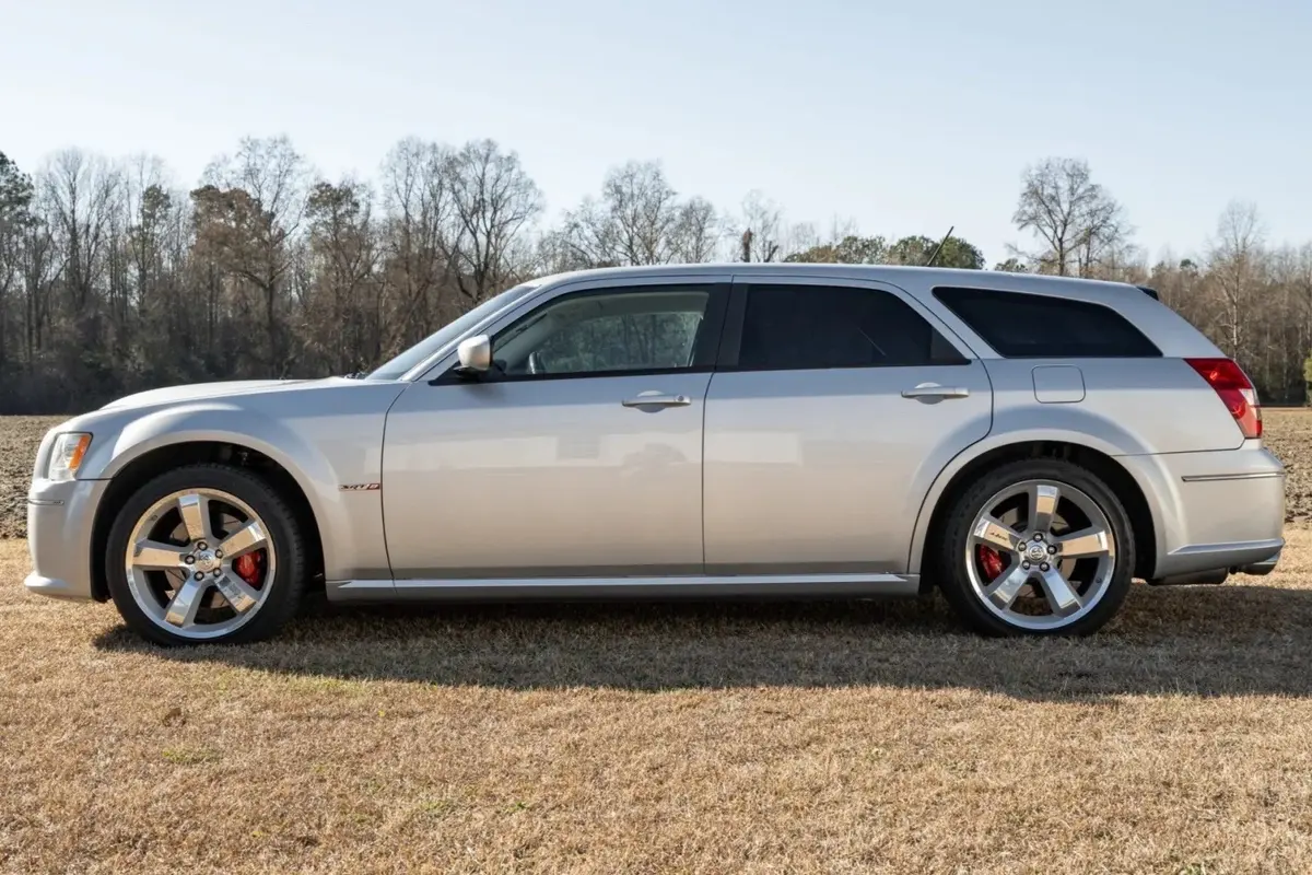 2008 Dodge Magnum SRT8 — photo 3